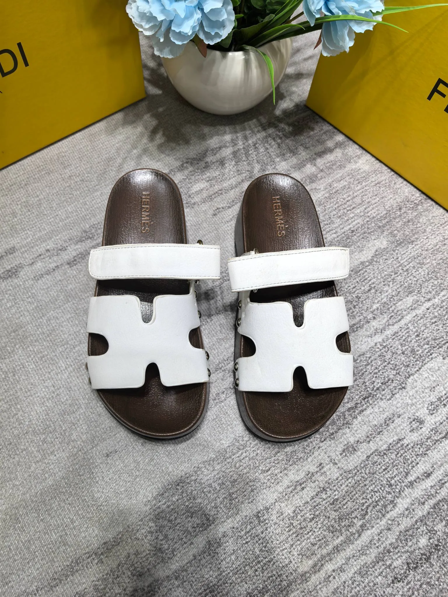 👟👟Ex-factory price 480👟👟Hermes second uncle clog slippers, original development + British retro design, classic and durable! The ultimate 1:1 body shape, imported high-end fabrics showing exquisite texture! Customized A-grade wood sole with mold opening and luxurious packaging! - Unique quality, 35-40 41 42 customized, non-refundable and non-exchangeable
